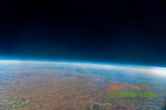 蛋疼的人将Nikon D300s相机送入太空拍回美丽的照片！