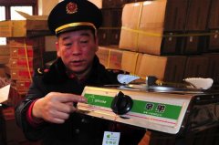 武汉一卖山寨燃气灶的居然是苹果iphone真雷人！